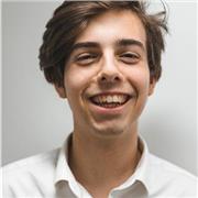 Studente conservatorio propone lezioni di canto, solfeggio, chitarra e pianoforte. Lorenzo 20 anni